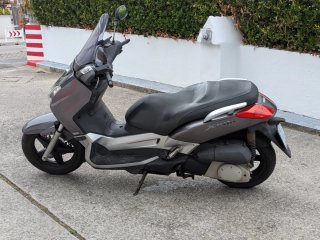 Yamaha X-Max 250