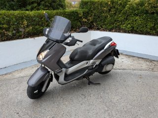 Yamaha X-Max 250