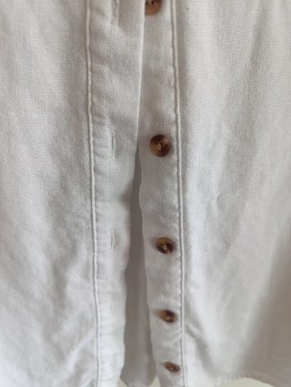 Camisa blanca de manga corta