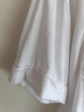 Camisa blanca de manga corta