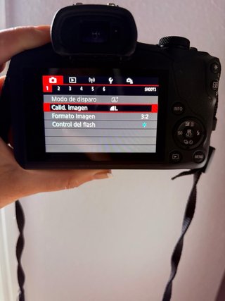 Canon EOS R100 Kit RF-S 18-45mm
