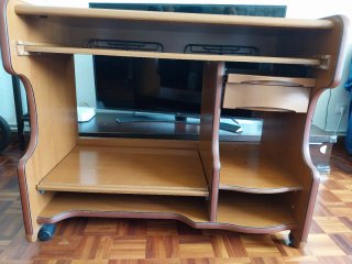 Escritorio madera con bandeja teclado