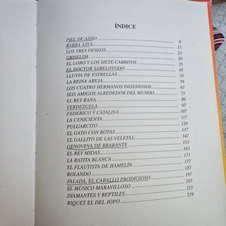 Libro antiguo de Cuentos Perrault