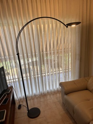 Lámpara de pie LED moderna