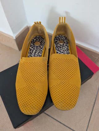 Mocasines amarillos talla 38