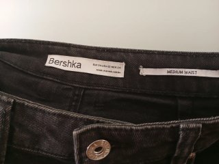 Falda vaquera negra plisada