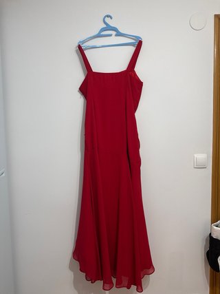 Vestido rojo elegante con pedrería