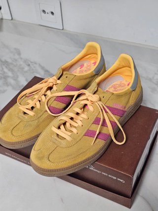 Zapatillas Adidas Spezial Amarillas y Rosas