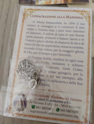 Lotto di sette immagini e oggetti Sacri
