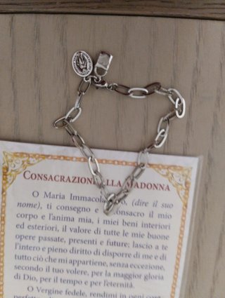 Lotto di sette immagini e oggetti Sacri