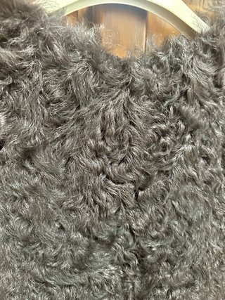 Chaleco de piel gris