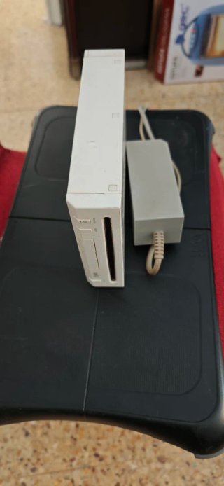 Consola Nintendo Wii + 2 Juegos Wii Fit y Mario Ka