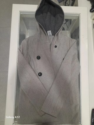 Abrigo de Paño Gris con Capucha