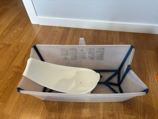 Bañera Stokke Flexi Bath + Recién Nacido