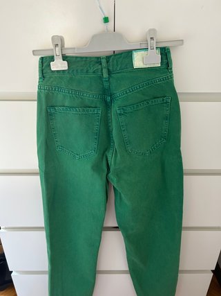 Pantalón vaquero Zara verde