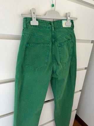 Pantalón vaquero Zara verde