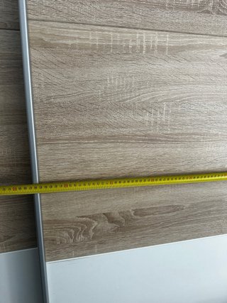 Armario de 2 puertas beige y blanco