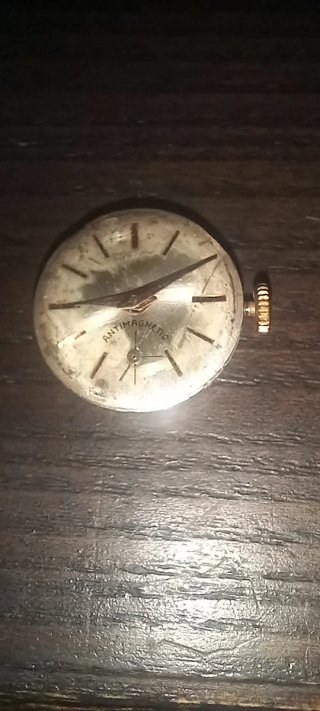 Orologio Vintage Meccanico "Antimagnetic" - Solo M