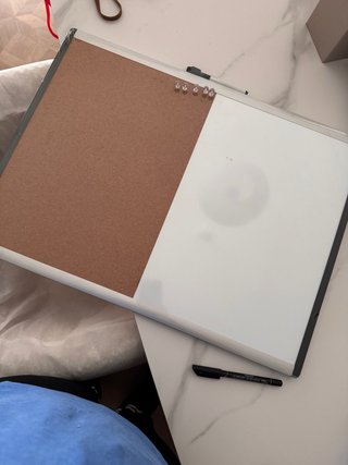 Pizarra Amazon Basics magnética + corcho 43x58