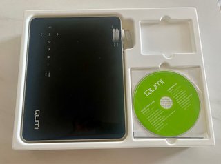 Proyector Vivitek Qumi Q7 Plus LED HD 1000 lúmenes