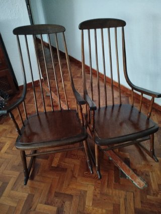 2 Mecedoras de Madera Marrón