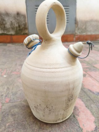Botijo de pueblo de barro