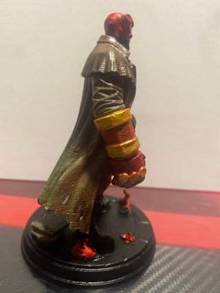 Estátua Hellboy 3D Pintada à Mão 14 cms +/-