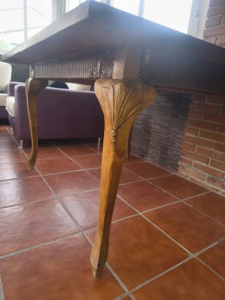 Mesa de comedor de madera