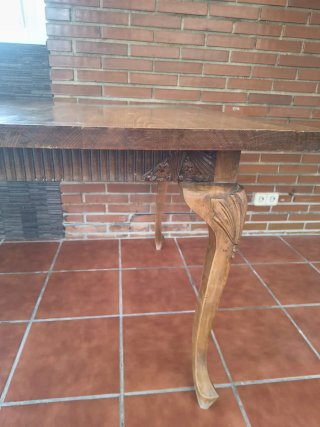 Mesa de comedor de madera