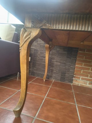 Mesa de comedor de madera