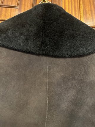Abrigo de piel marrón corto