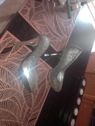 Zapatos de tacón plateados talla 37