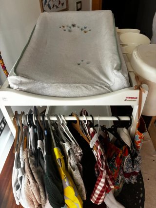 Cambiador Comelle + cestas Ikea + colchon y funda