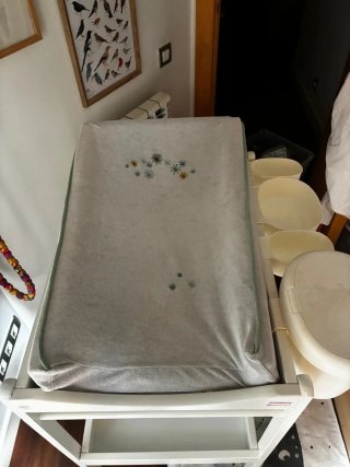 Cambiador Comelle + cestas Ikea + colchon y funda