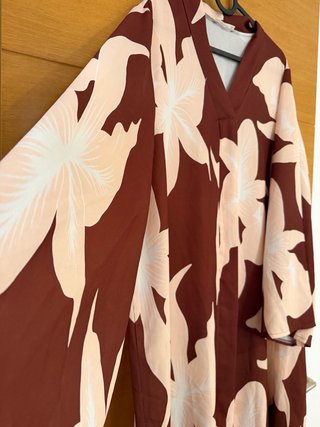 Vestido estampado floral marrón y rosa