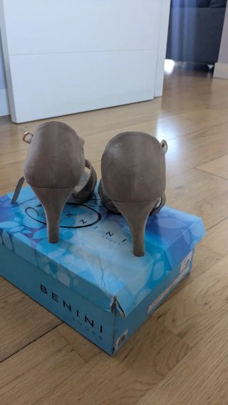Zapatos de tacón beige talla 37