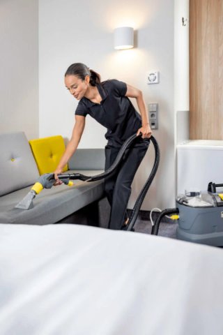 Alquiler Kärcher Puzzi 10/1 Professional – Limpia
