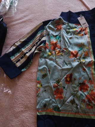 Blusa Purificación García floral y rayas