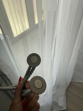2 cortinas blancas con soporte