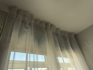 2 cortinas blancas con soporte