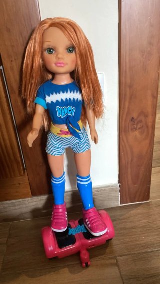 Nancy con Hoverboard