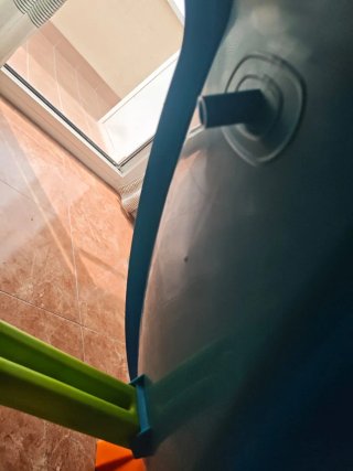 Tobogán infantil con vierte agua