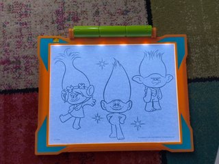 Mesa de Luz Trolls Crayola Light-Up Tracing Pad