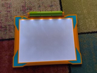 Mesa de Luz Trolls Crayola Light-Up Tracing Pad