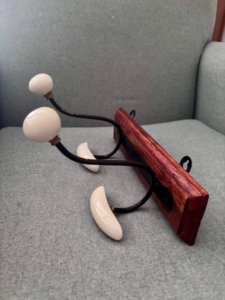 Perchero de pared madera y cerámica