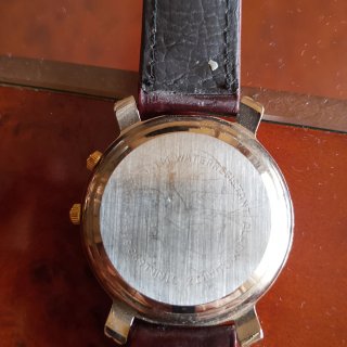 Reloj Carvel Negro y Dorado