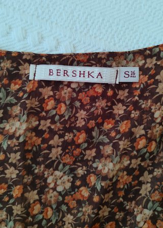 Top, blusa de Bershka de flores marrón, S