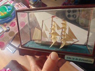 Maqueta de barco de madera precio por el conjunto