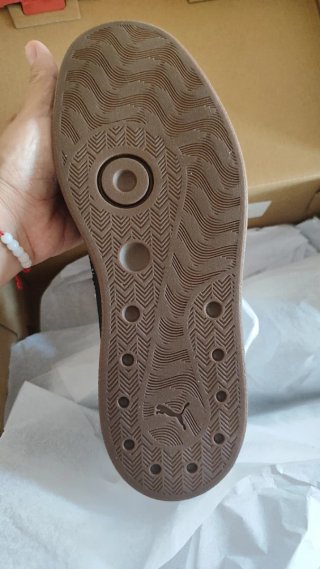 Zapatillas Puma Blancas y Marrones