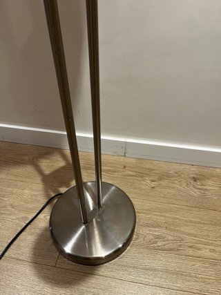 Lámpara de pie regulable con luz de lectura – Acer
